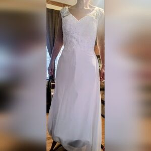 Elegant White Lace Appliqué Women's Wedding Dress Size 14